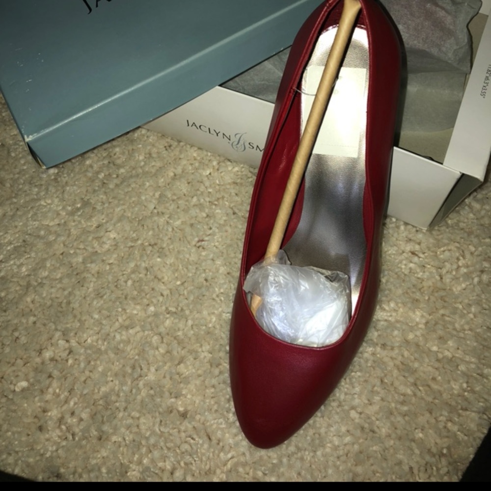 Red heels - Picture 2 of 4